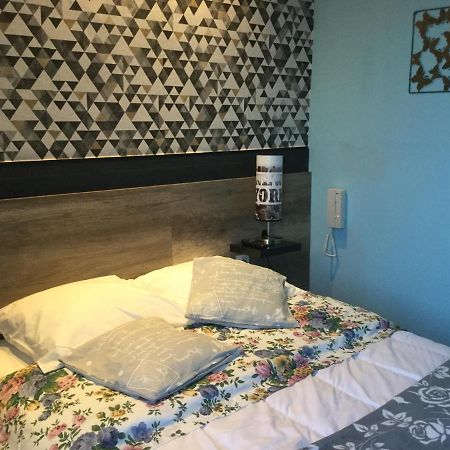 Hotel Le Kamelia Salles  Eksteriør bilde
