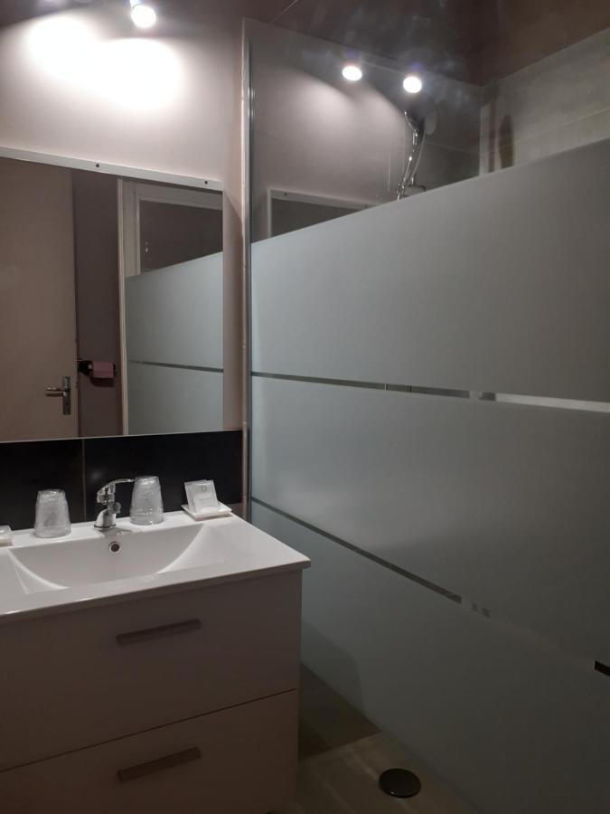 Hotel Le Kamelia Salles  Eksteriør bilde
